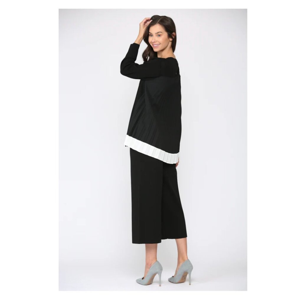 NWOT Joh Sweater L Black White Pleated Back Summa Ribbed Knit Top Minimalist